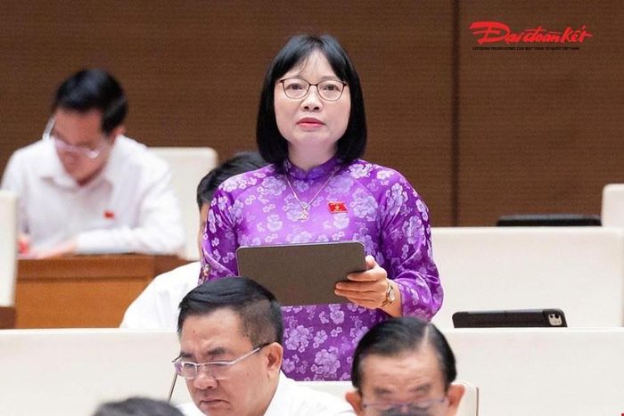 Đại biểu Nguyễn Thị Việt Nga phát biểu (Ảnh: Quang Vinh)