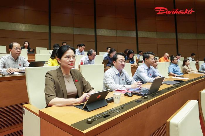 Phó Chủ tịch- Tổng Thư ký UBTƯ MTTQ Việt Nam Hà Thị Nga và các đại biểu tham dự phiên thảo luận. Ảnh: Quang Vinh.