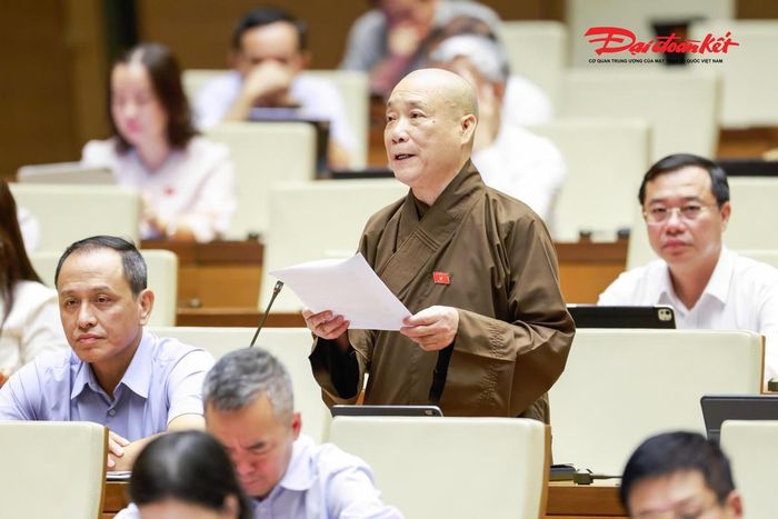 Đại biểu Hòa thượng Thích Bảo Nghiêm, Đoàn Hà Nội phát biểu. Ảnh: Quang Vinh
