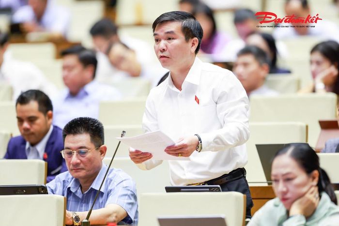 Đại biểu Hà Sỹ Huân, đoàn Thái Nguyên phát biểu. Ảnh: Quang Vinh