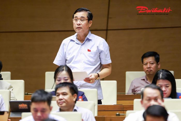 Đại biểu Nguyễn Cao Sơn, đoàn Phú Thọ phát biểu. Ảnh: Quang Vinh