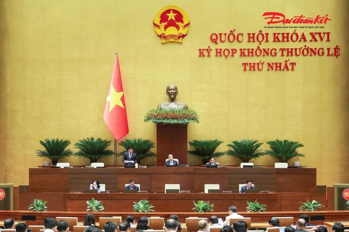 Quang cảnh phiên họp sáng 12/8. Ảnh: Quang Vinh