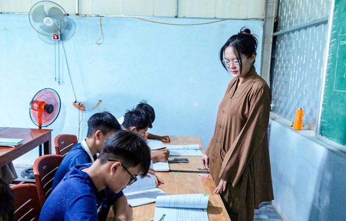 Cô giáo Phạm Phương Anh cho rằng, việc dành một phần thời gian nghỉ hè để hỗ trợ học sinh ôn tập là việc làm có ý nghĩa.