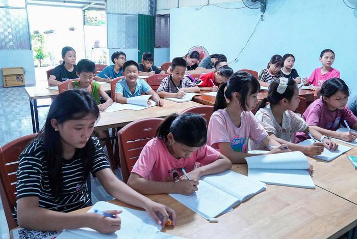 Tại chùa Trung Tâm 4 lớp học vẫn đều đặn diễn ra.