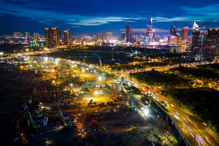  Trung tâm hành chính - chính trị mới được thiết kế với tổng diện tích sàn khoảng 272.000 m2, đủ khả năng đáp ứng nơi làm việc cho khoảng 8.000 cán bộ, công chức và phục vụ từ 1.500 đến 2.000 lượt người dân, đại diện doanh nghiệp mỗi ngày thông qua hệ thống một cửa hiện đại. 