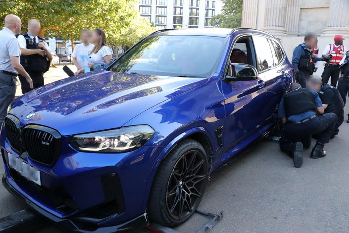  Biến thể BMW X3 M lần đầu tiên ra mắt là trên thế hệ thứ 3 của mẫu SUV cỡ nhỏ này. Sau hơn 7 năm ra mắt, mức giá bán lại trung bình của mẫu SUV này vào khoảng 47.000 USD. 