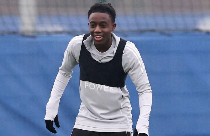  Manchester City đạt thỏa thuận mua tài năng trẻ 15 tuổi, Darren Motsi từ Leicester City, mức phí chuyển nhượng chưa được tiết lộ. 