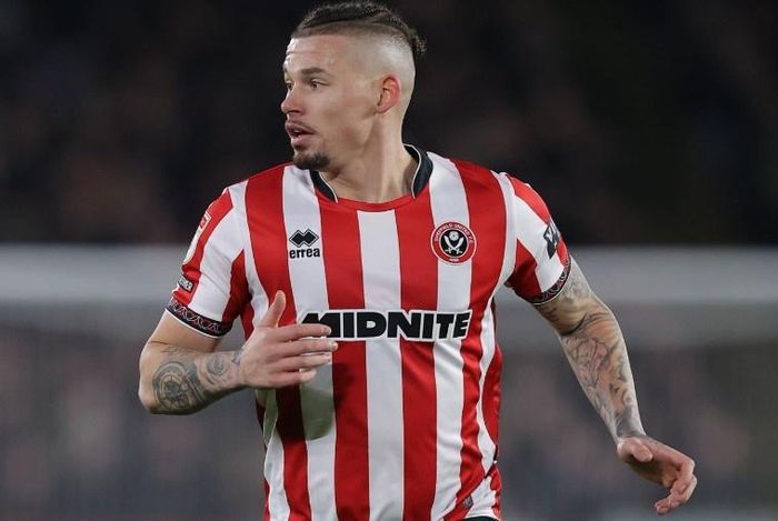  Sheffield United đạt thỏa thuận mượn Kalvin Phillips thêm một mùa từ Manchester City. Tiền vệ người Anh từng khoác áo "The Blades" ở nửa cuối mùa giải 2025/26, cũng dưới dạng cho mượn nhưng chỉ có 3 lần ra sân. 