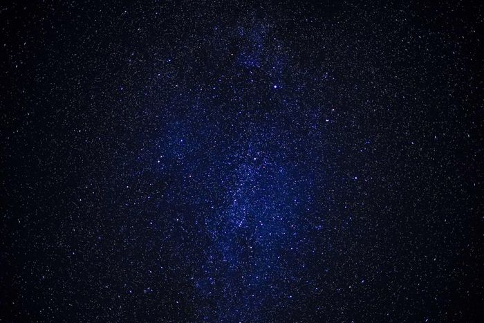  Dải ngân hà xuất hiện trên bầu trời trong đợt mưa sao băng Perseids hàng năm tại Santo Tomé del Puerto, tỉnh Segovia, Tây Ban Nha, tháng 8/2024. Ảnh: Reuters.