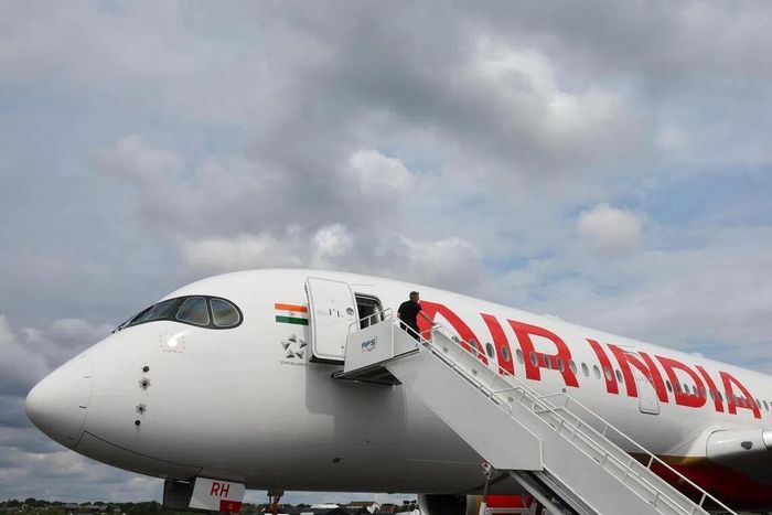 Cơ trưởng chuyến bay Air India từ Phuket đến Delhi dương tính với cần sa sau sự cố máy bay bất ngờ mất khoảng 90 m độ cao giữa không trung. Ảnh: Reuters.