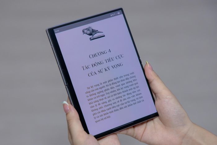  Galaxy Z Fold 8 bản tiêu chuẩn với tỷ lệ màn hình rộng giúp tối ưu trải nghiệm xem video và giải trí. Ảnh: Phương Lâm. 