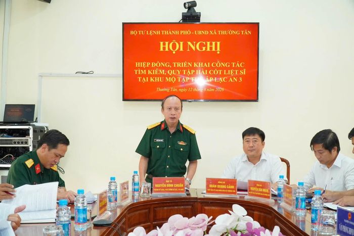 Đại tá Nguyễn Đình Chuẩn, Phó chính ủy Bộ Tư lệnh TP.HCM, phát biểu tại hội nghị sáng 12/8.