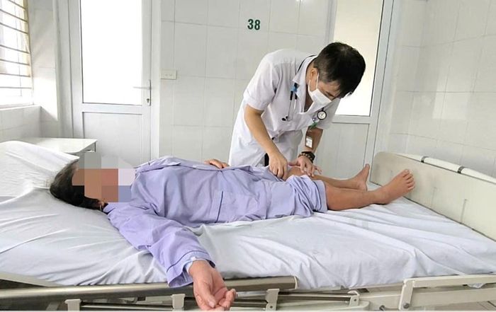 Giai đoạn giảm hoặc hết sốt chưa đồng nghĩa với việc bệnh sốt xuất huyết đã qua nguy hiểm
