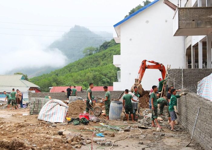 Sự phối hợp chặt chẽ giữa đơn vị thi công và lực lượng vũ trang địa phương thể hiện tinh thần đoàn kết, chung sức, góp phần đẩy nhanh tiến độ, sớm hoàn thành công trình, đáp ứng nhu cầu học tập của học sinh các dân tộc vùng biên