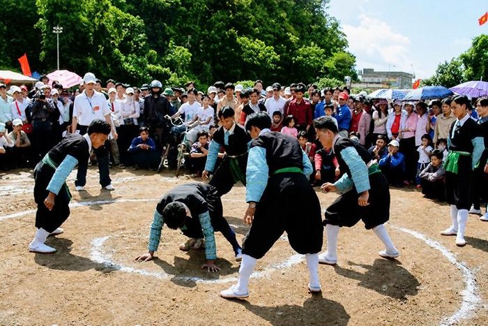 Sức hấp dẫn của Tuần Văn hóa - Du lịch Mộc Châu 2026 còn đến từ sự hội tụ văn hóa của cộng đồng các dân tộc. Từ trò chơi dân gian, tiếng khèn, trang phục đến ẩm thực và phong tục, mỗi hoạt động đều góp thêm một lát cắt vào bức tranh văn hóa Tây Bắc đậm đà bản sắc