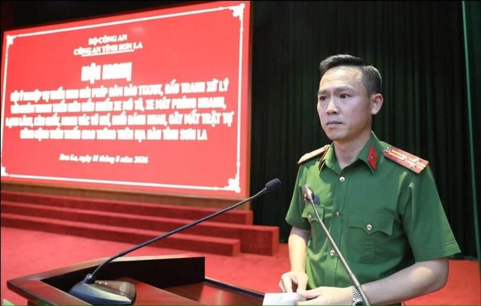 Thượng tá Nguyễn Quốc Việt, Phó Giám đốc Công an tỉnh Sơn La phát biểu chỉ đạo tại hội nghị. Ảnh: Công an tỉnh Sơn La