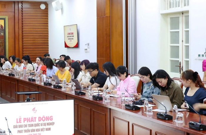 Lễ phát động thu hút sự tham dự của đông đảo phóng viên các cơ quan thông tấn, báo chí