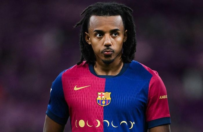 Kounde còn hợp đồng với Barca đến 2030