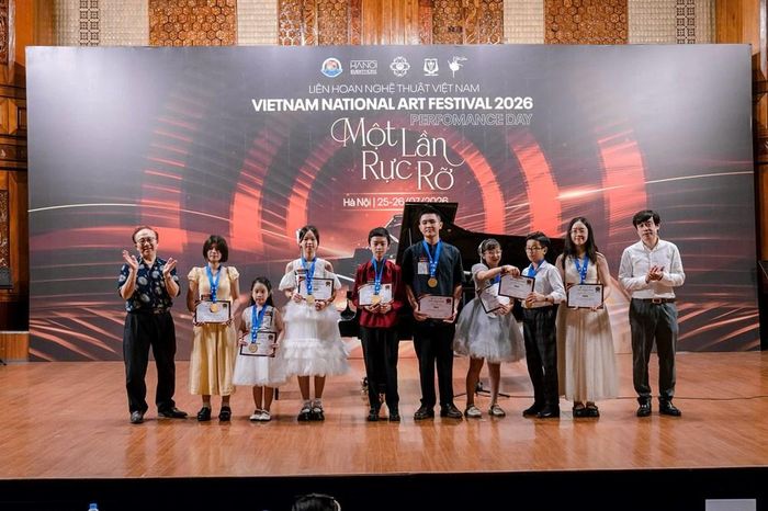 Các thí sinh nhận giải trong chương trình