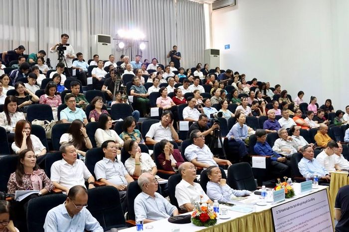 Các đại biểu dự Hội thảo