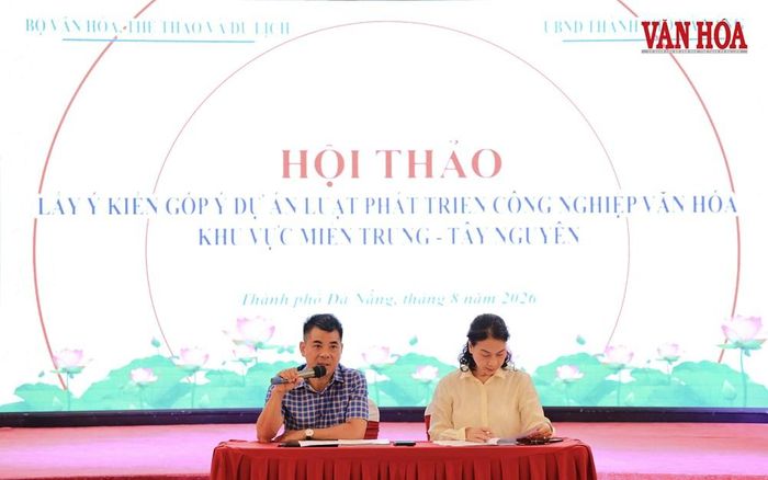 Vụ trưởng Vụ Pháp chế (Bộ VHTTDL) Phạm Cao Thái và Phó Giám đốc Sở VHTTDL TP. Đà Nẵng Nguyễn Thị Hội An chủ trì hội thảo