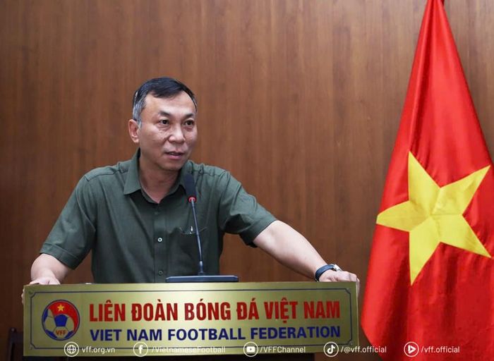 Chủ tịch LĐBĐ Việt Nam Trần Quốc Tuấn phát biểu bế mạc Hội thảo công tác pháp lý và tư cách cầu thủ năm 2026