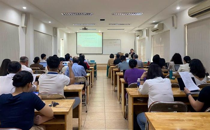 Lớp bồi dưỡng nhằm cung cấp cho học viên những kiến thức cập nhật, góc nhìn mới và kinh nghiệm thực tiễn về văn hóa số