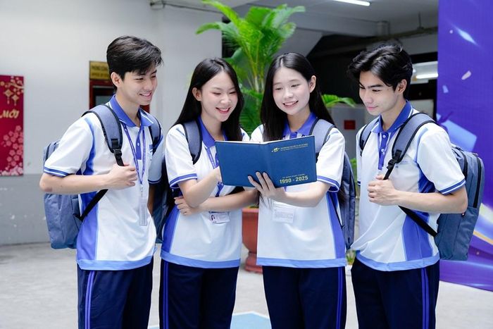 Nhà trường triển khai học bổng nhằm ghi nhận, tạo động lực để sinh viên phát huy năng khiếu, tích cực tham gia các hoạt động văn hóa, nghệ thuật, thể dục thể thao