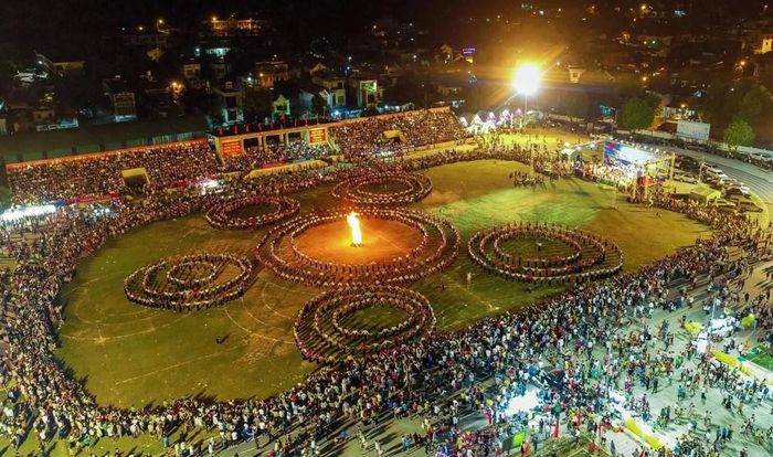 Không gian Tết Độc lập tại Than Uyên sẽ rộn ràng với các chương trình nghệ thuật, vòng xòe đoàn kết và nhiều hoạt động văn hóa đặc sắc chào mừng Quốc khánh 2.9