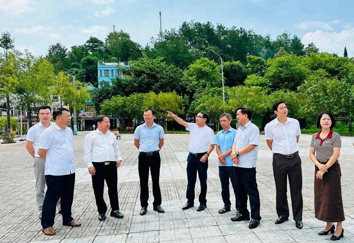 Ông Tống Thanh Hải, Phó Chủ tịch Thường trực UBND tỉnh Lai Châu cùng đoàn công tác kiểm tra thực tế công tác chuẩn bị Tết Độc lập năm 2026 tại xã Than Uyên