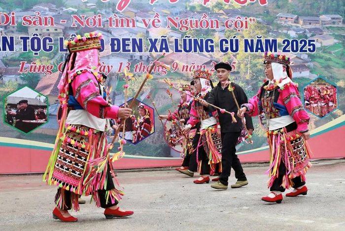 Lễ cúng Tổ tiên của người Lô Lô xã Lũng Cú đã được Bộ VHTTDL công nhận là Di sản văn hóa phi vật thể quốc gia