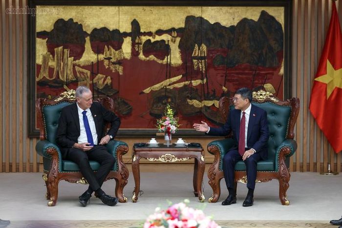 Thủ tướng Chính phủ Lê Minh Hưng mong muốn trong thời gian tới, dù trên bất kỳ cương vị nào, Đại sứ sẽ tiếp tục ủng hộ, đóng góp vào việc củng cố quan hệ hữu nghị và hợp tác nhiều mặt giữa Việt Nam và Israel - Ảnh: chinhphu.vn/Nhật Bắc