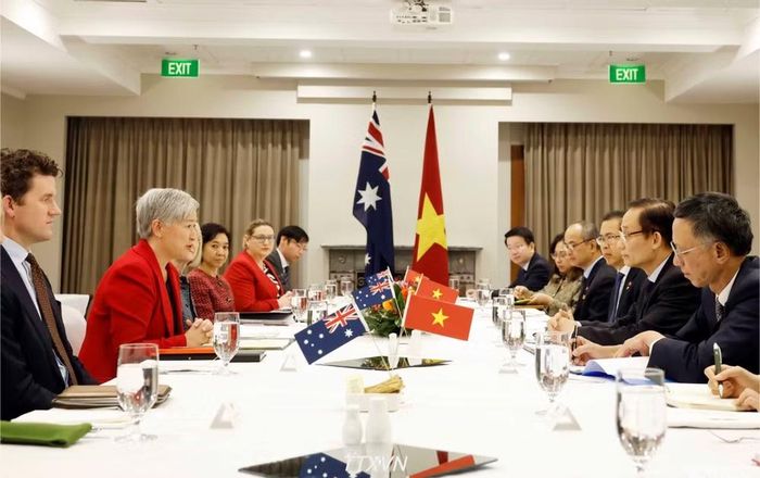 Bộ trưởng Ngoại giao Penny Wong và đoàn Australia tại Hội nghị Bộ trưởng Ngoại giao Việt Nam-Australia lần thứ 8. (Ảnh: TTXVN)