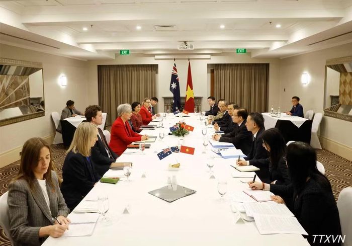 Bộ trưởng Ngoại giao Lê Hoài Trung và Bộ trưởng Ngoại giao Australia Penny Wong đồng chủ trì Hội nghị Bộ trưởng Ngoại giao Việt Nam-Australia lần thứ 8. (Ảnh: TTXVN)