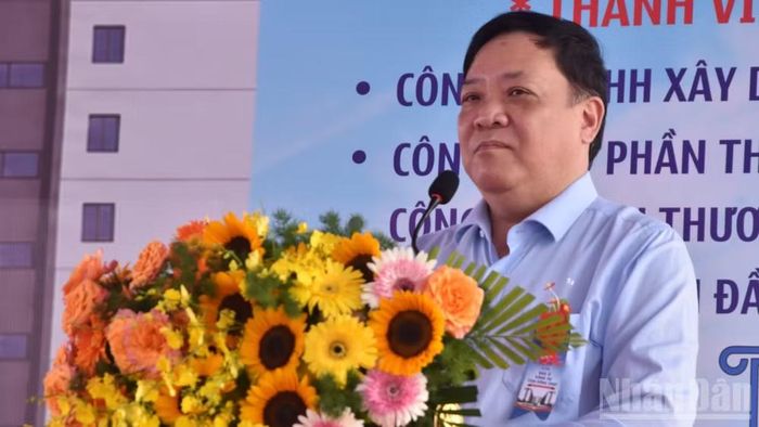 Chủ tịch Ủy ban nhân dân tỉnh Đồng Tháp Phạm Thành Ngại phát biểu tại buổi lễ.