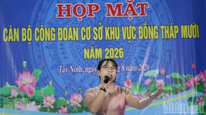 Cán bộ công đoàn khu vực Đồng Tháp Mười dự hội thi Tiếng hát Karaoke năm 2026.