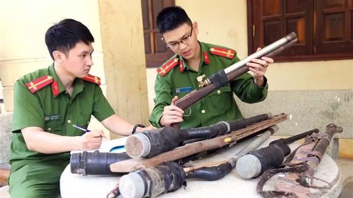 Qua triển khai mô hình, Công an tỉnh Gia Lai đã thu giữ được nhiều vũ khí, vật liệu nổ và công cụ hỗ trợ. (Ảnh: Công an tỉnh Gia Lai)