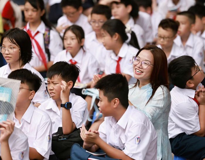 Buổi gặp gỡ được tổ chức trong không khí vui tươi, thân thiện, đánh dấu bước khởi đầu mới đầy hứa hẹn. các em học sinh đã chính thức trở thành thành viên trong ngôi nhà chung Trưng Vương.