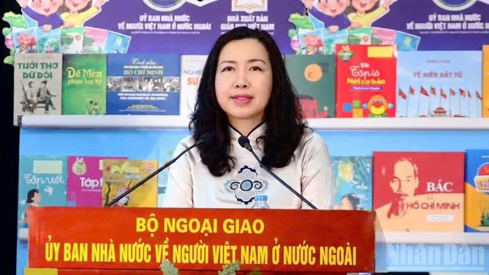 Thứ trưởng Ngoại giao Lê Thị Thu Hằng phát biểu tại Lễ khai giảng Khóa tập huấn. (Ảnh: KHÁNH LAN)