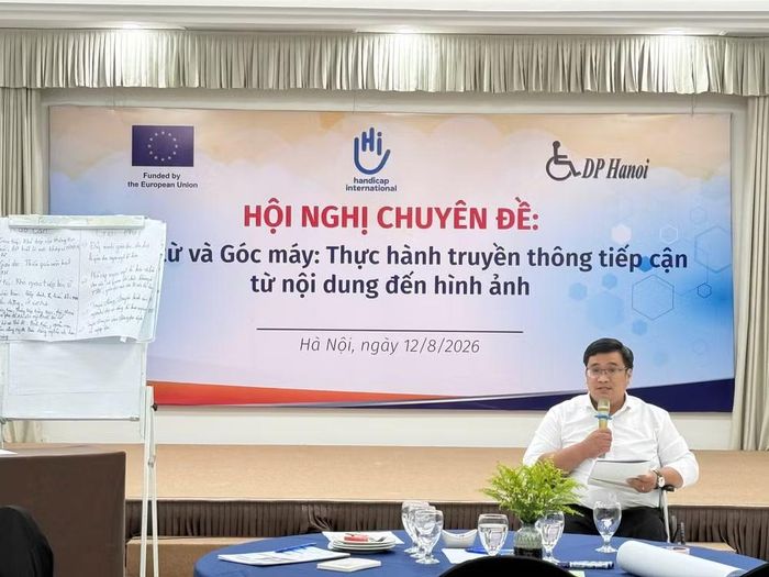Ông Phạm Quang Khoát, Phó Chủ tịch Hội Người khuyết tật thành phố Hà Nội phát biểu tại hội thảo. (Ảnh: HÀ NHUNG)