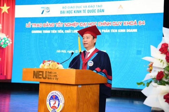Phó Giáo sư, Tiến sĩ Bùi Đức Thọ, Bí thư Đảng ủy, Giám đốc Đại học Kinh tế quốc dân phát biểu. (Ảnh: TUẤN ANH)
