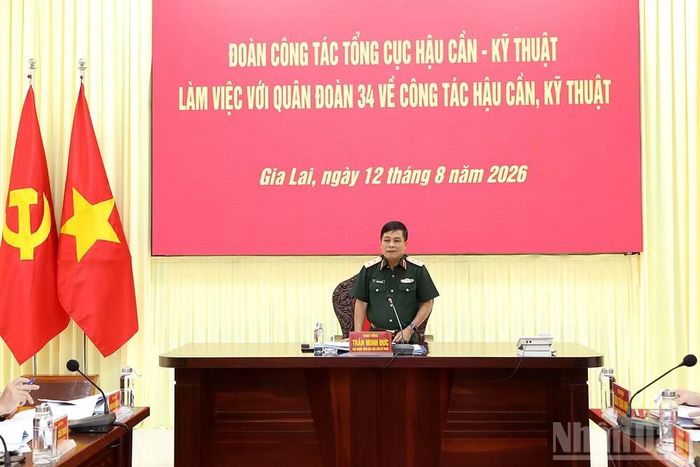 Trung tướng Trần Minh Đức, Chủ nhiệm Tổng cục Hậu cần-Kỹ thuật, phát biểu chỉ đạo tại hội nghị. (Ảnh: QUỲNH HƯƠNG)