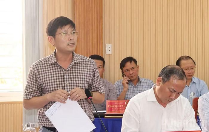 Bí thư Đảng ủy xã Tịnh Khê Bùi Văn Lý phát biểu tại buổi làm việc.