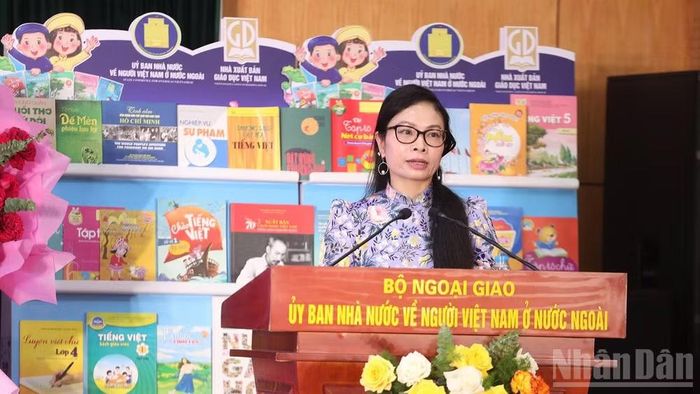 Phó Chủ nhiệm Ủy ban Nhà nước về người Việt Nam ở nước ngoài Nguyễn Quỳnh Mai báo cáo về việc thực hiện Đề án Ngày Tôn vinh tiếng Việt giai đoạn 2023 đến 2030.