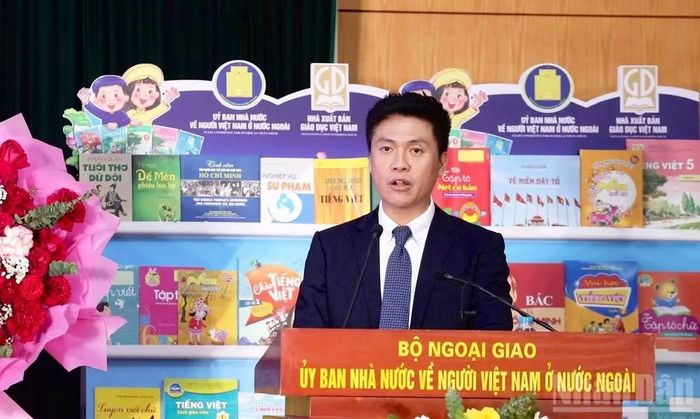 Anh Nguyễn Duy Anh, đại diện Diễn đàn Gìn giữ tiếng Việt và Văn hóa Việt ở nước ngoài và Mạng lưới giảng dạy tiếng Việt và văn hóa Việt Nam tại nước ngoài phát biểu tại sự kiện.