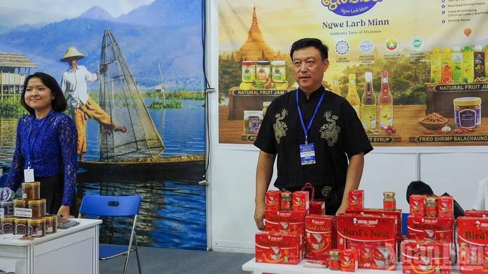 Gian hàng của doanh nghiệp đến từ Myanmar.