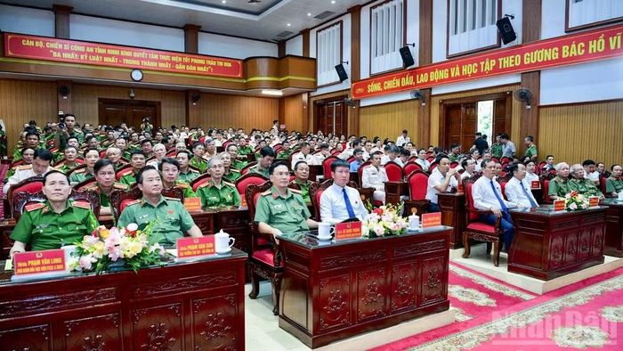 Các đại biểu tham dự chương trình.