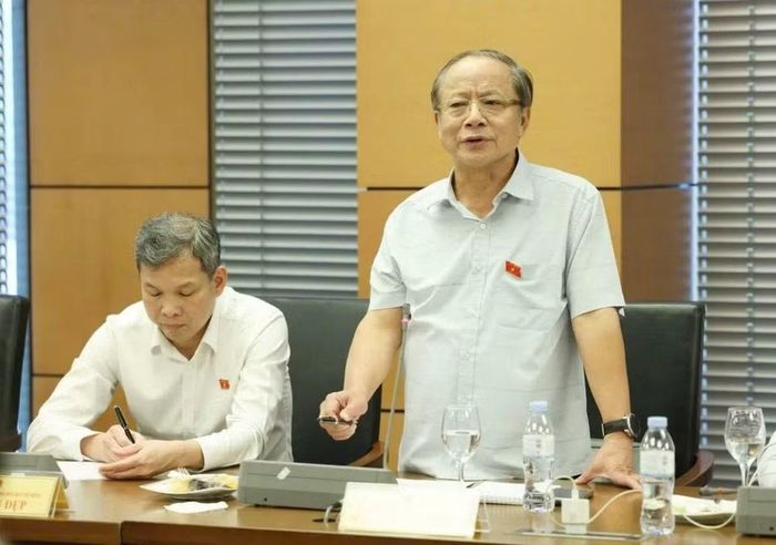 iến sĩ Nguyễn Văn Thân, Chủ tịch Hiệp hội Doanh nghiệp nhỏ và vừa Việt Nam (phải). Ảnh: PV