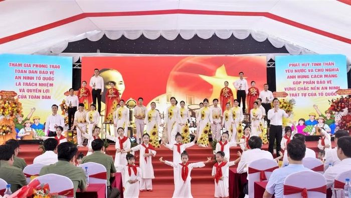 Một trong những tiết mục văn nghệ đặc sắc tại ngày hội. (Ảnh: PT)