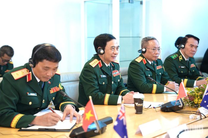 Đại tướng Phan Văn Giang tại hội đàm.